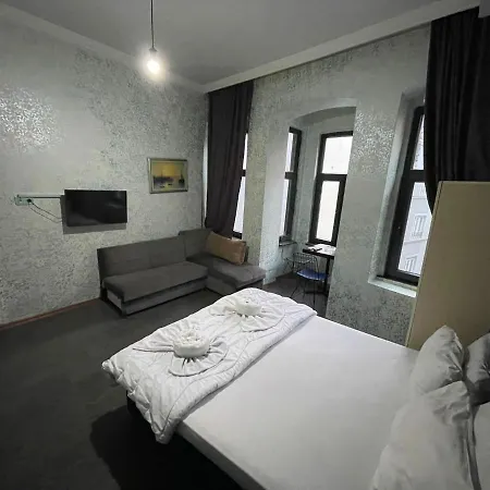 Pera Hotel *