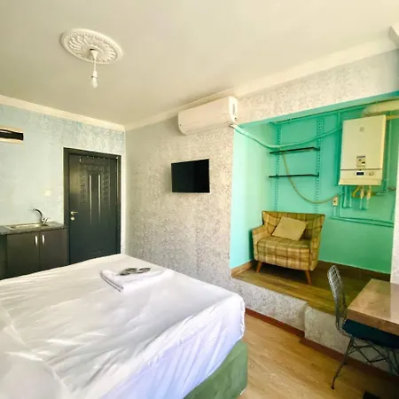 Pera Hotel *